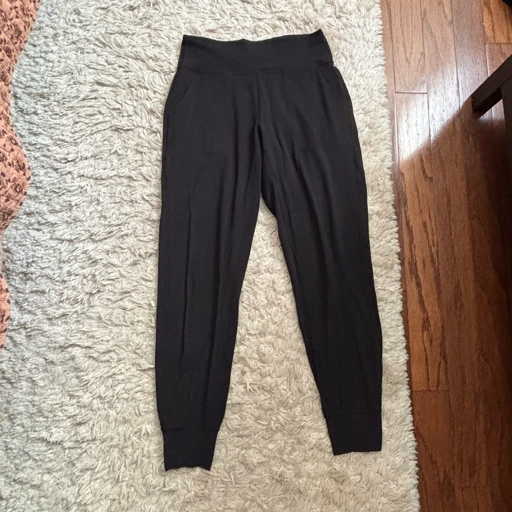 Lululemon Align Joggers in Black Sz 6